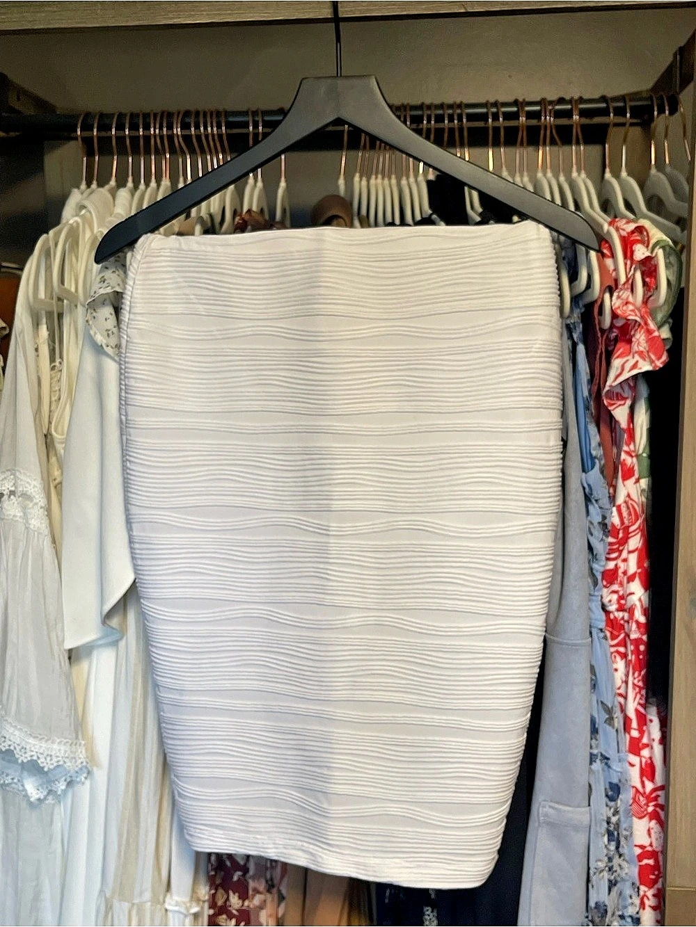 Jennifer Lopez Textured Pencil Skirt in White Like New